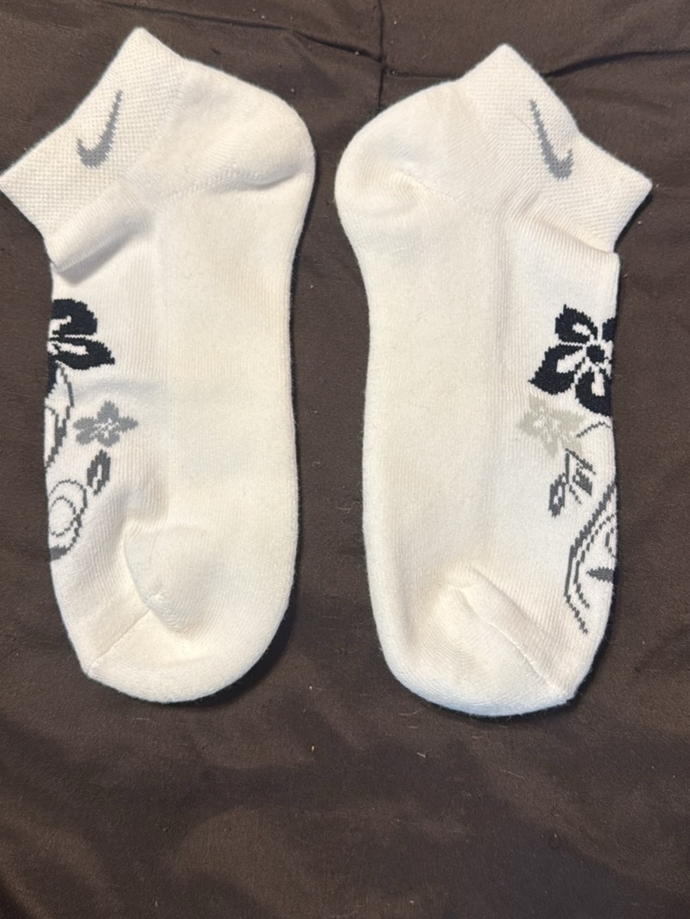 Nike White Low-Cut Floral Ankle Socks with Black & Gray Accents